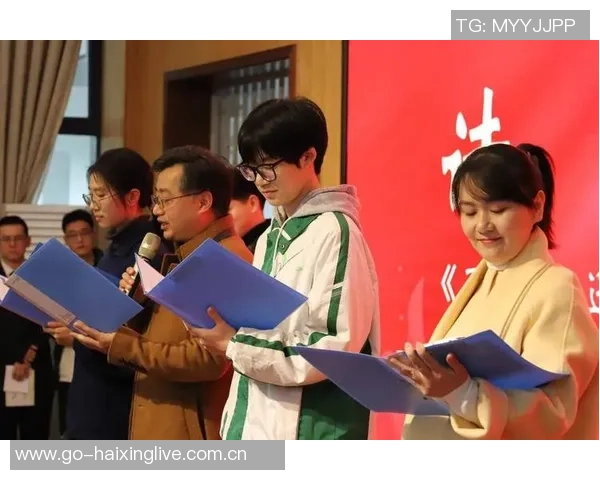 重庆羽毛球队逆袭之路揭秘：从低谷到巅峰的奋斗与荣耀